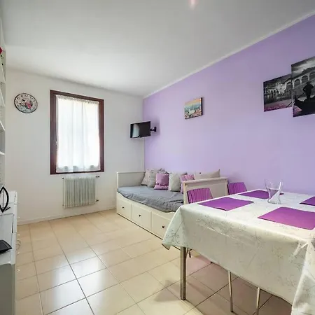 Comfort Flat With Parking! *