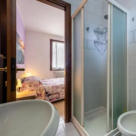 Comfort Flat With Parking!