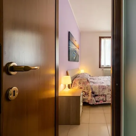 Apartment Comfort Flat With Parking! *