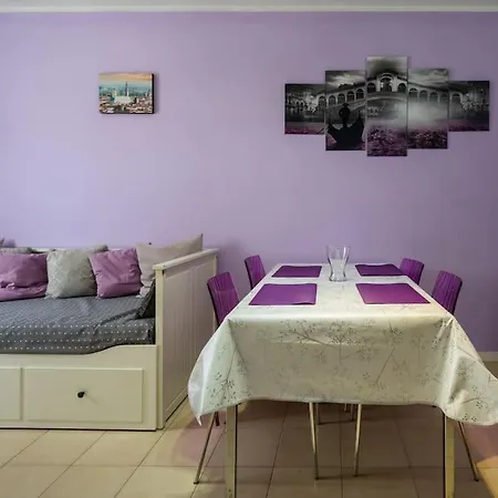 Comfort Flat With Parking!