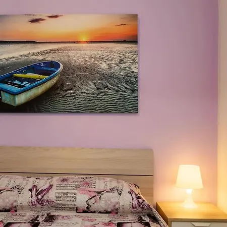 Comfort Flat With Parking!