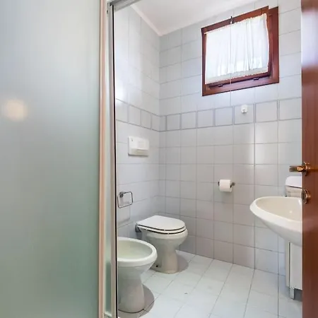 Comfort Flat With Parking! *