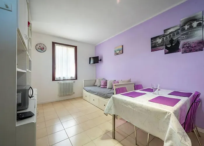Comfort Flat With Parking! *