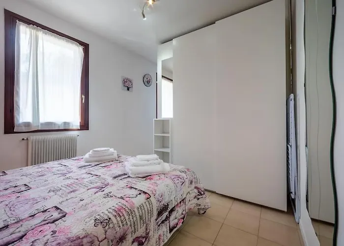 Comfort Flat With Parking! 아파트