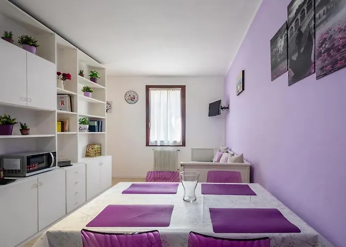 Comfort Flat With Parking! 아파트